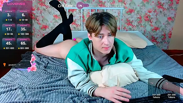 Snapshot of _YummyTony_ chatting on February 23, 3:40 pm YummyTony online show from February 23, 3:40 pm