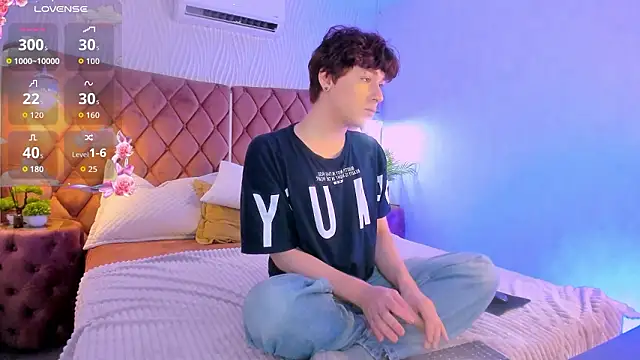 Snapshot of _YummyTony_ chatting on February 3, 10:09 am YummyTony online show from February 3, 10:09 am