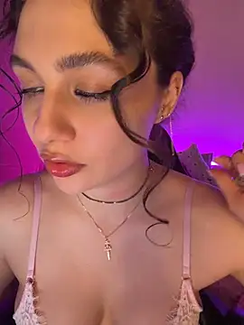 Snapshot of Your_insomniya chatting on June 20, 9:17 pm Your insomniya online show from June 20, 9:17 pm