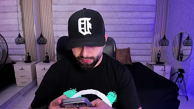 Snapshot of jhon_bear03 chatting on May 7, 11:15 am jhon bear03 online show from May 7, 11:15 am