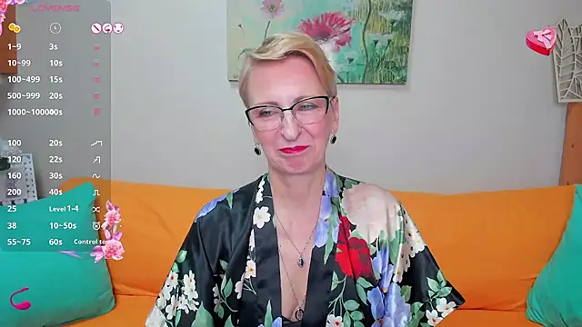 Snapshot of iamyourdream89 chatting on February 6, 2:58 pm iamyourdream89 online show from February 6, 2:58 pm