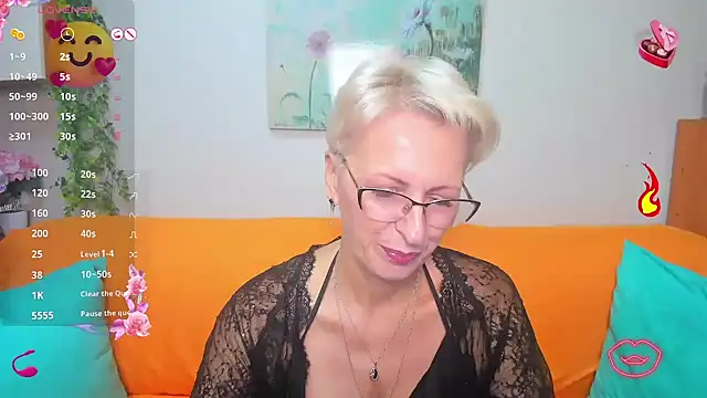 Snapshot of iamyourdream89 chatting on October 3, 10:12 am iamyourdream89 online show from October 3, 10:12 am