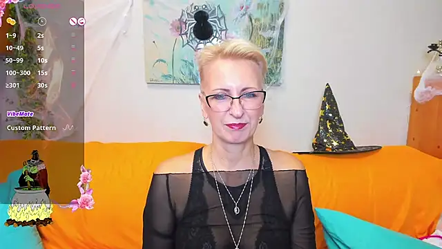 Snapshot of iamyourdream89 chatting on October 31, 9:43 am iamyourdream89 online show from October 31, 9:43 am