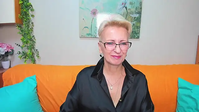 Snapshot of iamyourdream89 chatting on November 6, 1:45 pm iamyourdream89 online show from November 6, 1:45 pm