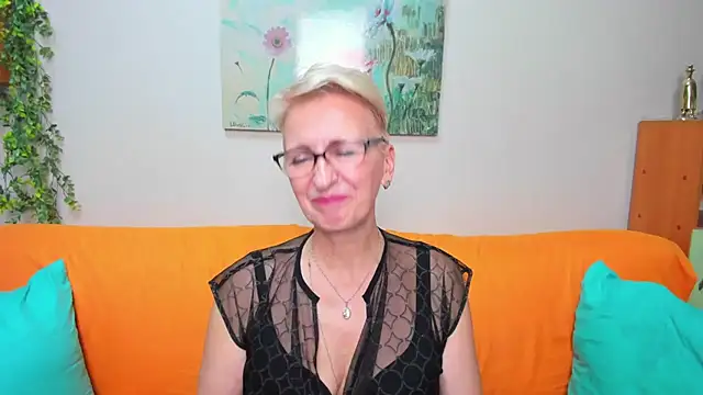 Snapshot of iamyourdream89 chatting on December 13, 7:53 pm iamyourdream89 online show from December 13, 7:53 pm