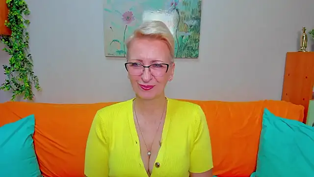 iamyourdream89 online show from January 18, 8:51 am