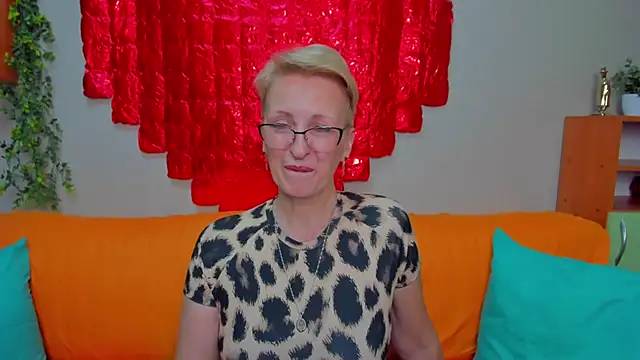 iamyourdream89 online show from February 18, 2:24 pm