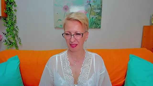 iamyourdream89 online show from May 22, 8:42 am