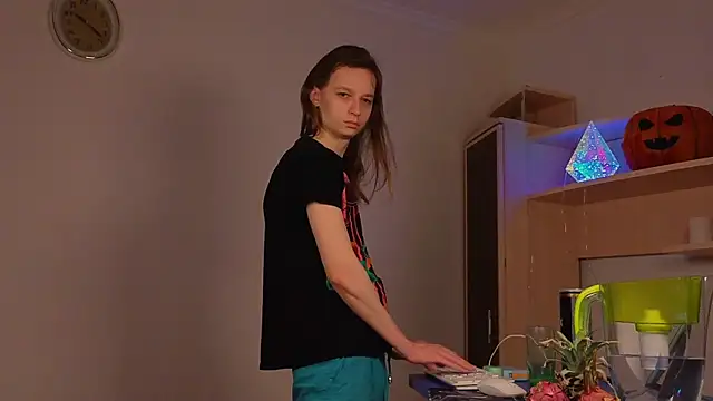 Frank Fraer online show from April 6, 8:21 pm