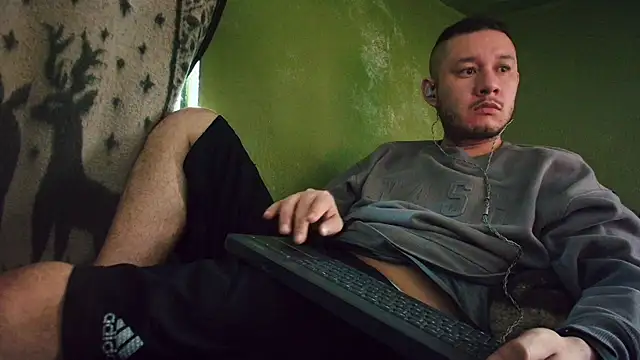 sweet cock28 online show from February 9, 3:01 pm