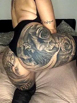 Mia-Bremer online show from December 5, 1:09 pm