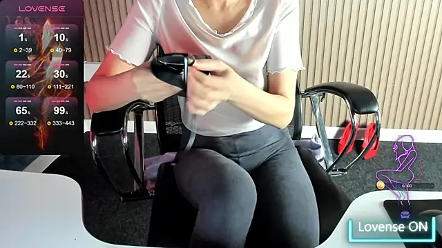 Snapshot of mommy_cum1 chatting on April 28, 1:48 am mommy cum1 online show from April 28, 1:48 am