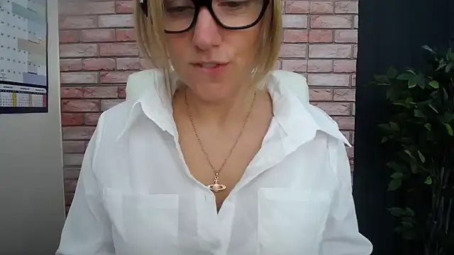 Snapshot of HarleyRebz chatting on September 29, 7:13 am HarleyRebz online show from September 29, 7:13 am