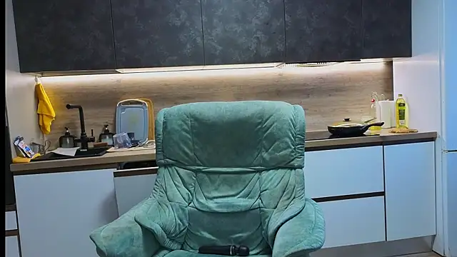 Katniss K online show from April 11, 5:01 am