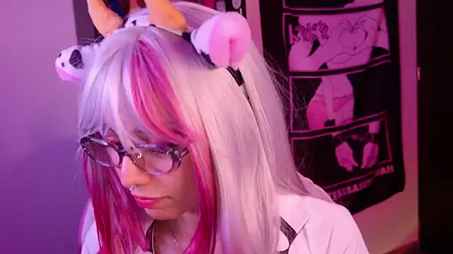 amber yull online show from May 31, 1:14 am