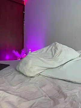 nicolette sweet  online show from March 10, 6:01 pm