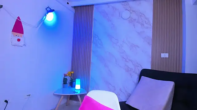 Snapshot of Megan_blue7 chatting on February 9, 2:50 pm Megan blue7 online show from February 9, 2:50 pm