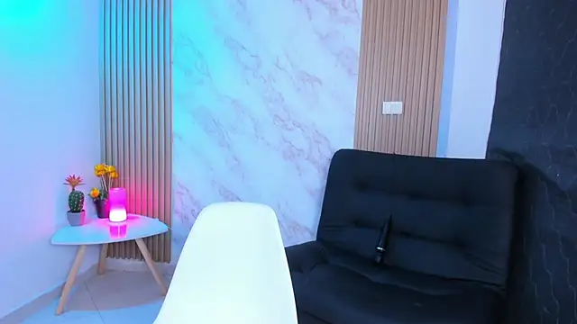 Snapshot of Megan_blue7 chatting on February 24, 2:48 pm Megan blue7 online show from February 24, 2:48 pm