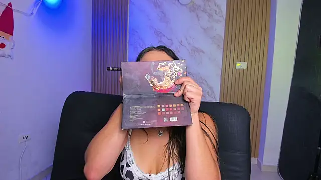 Snapshot of Megan_blue7 chatting on March 10, 12:15 pm Megan blue7 online show from March 10, 12:15 pm