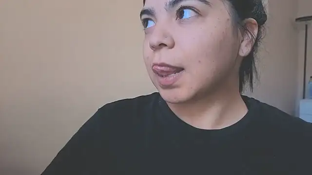 kimmiakiss22 online show from March 19, 10:42 pm