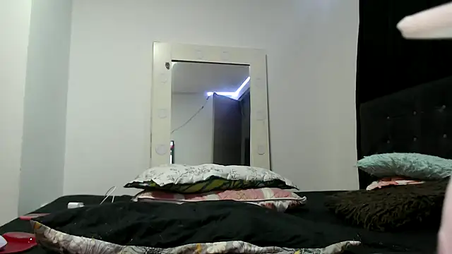 Snapshot of dolcemacca chatting on January 21, 3:59 am dolcemacca online show from January 21, 3:59 am