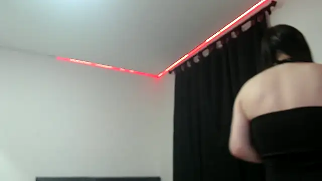 Snapshot of dolcemacca chatting on February 22, 1:33 am dolcemacca online show from February 22, 1:33 am