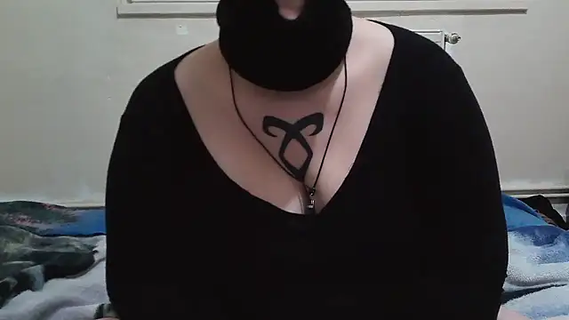 Snapshot of Lolabeluccia_xh_ chatting on November 17, 7:25 am Lolabeluccia xh online show from November 17, 7:25 am