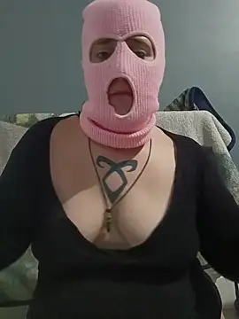 Snapshot of Lolabeluccia_xh_ chatting on December 4, 7:39 am Lolabeluccia xh online show from December 4, 7:39 am