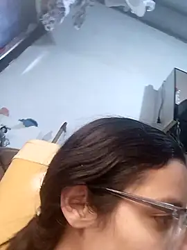 catire2323 online show from December 6, 9:24 pm