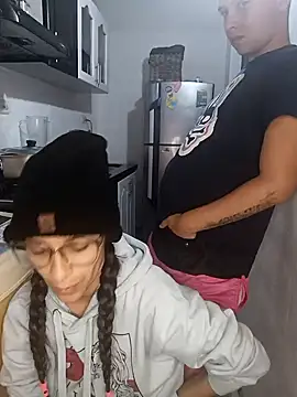 catire2323 online show from December 28, 3:37 am