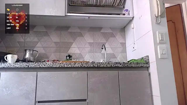 Snapshot of mini_kunis chatting on December 6, 2:17 pm mini kunis online show from December 6, 2:17 pm