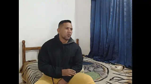 Snapshot of lover_1994 chatting on October 2, 9:27 am lover 1994 online show from October 2, 9:27 am