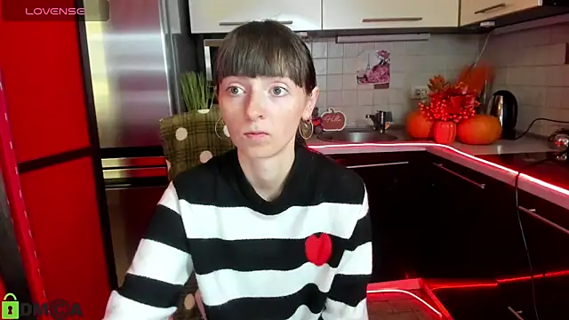 TayanaJons online show from October 4, 6:55 am