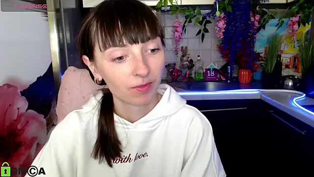 TayanaJons online show from April 1, 7:09 am