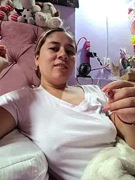 selena gomez2 online show from February 6, 2:42 pm