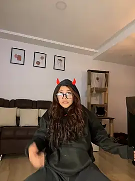 Snapshot of crystal_bunny7 chatting on February 10, 2:19 am crystal bunny7 online show from February 10, 2:19 am