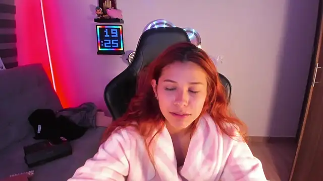 Snapshot of crystal_bunny7 chatting on October 17, 12:25 am crystal bunny7 online show from October 17, 12:25 am