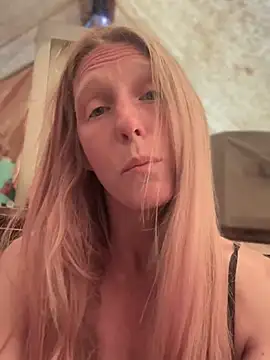 GoldenFlameGoddess online show from May 26, 4:03 pm