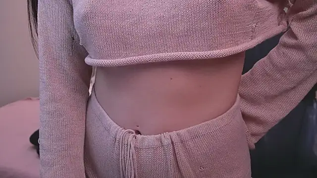 Snapshot of Molly_Jons chatting on February 3, 1:04 am Molly Jons online show from February 3, 1:04 am