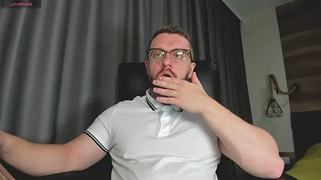 Snapshot of Findom_guy chatting on January 5, 7:17 pm Findom guy online show from January 5, 7:17 pm