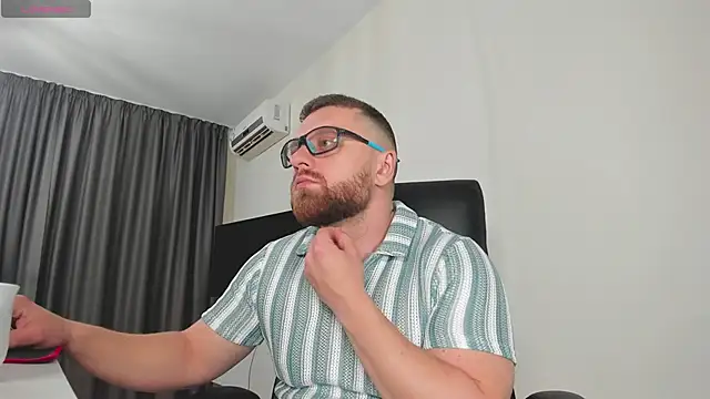 Snapshot of Findom_guy chatting on January 13, 4:01 pm Findom guy online show from January 13, 4:01 pm