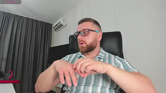 Snapshot of Findom_guy chatting on January 14, 1:17 pm Findom guy online show from January 14, 1:17 pm