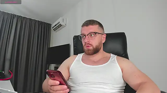 Snapshot of Findom_guy chatting on January 15, 10:31 am Findom guy online show from January 15, 10:31 am