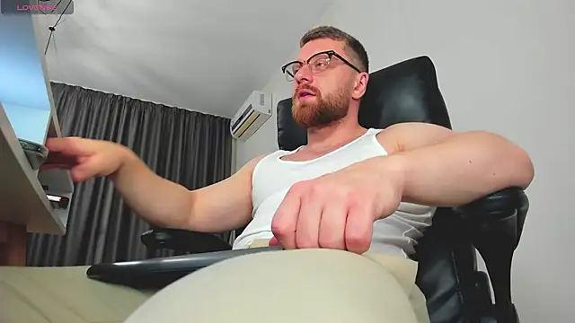 Snapshot of Findom_guy chatting on February 1, 2:15 pm Findom guy online show from February 1, 2:15 pm
