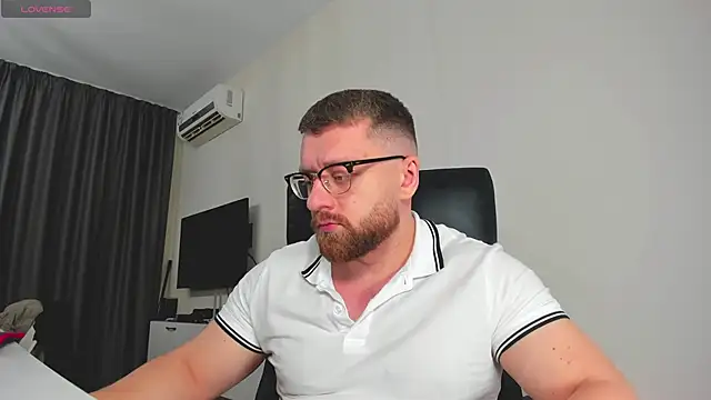Snapshot of Findom_guy chatting on February 5, 6:01 pm Findom guy online show from February 5, 6:01 pm