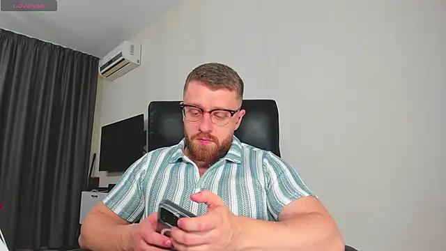 Snapshot of Findom_guy chatting on February 6, 6:44 pm Findom guy online show from February 6, 6:44 pm
