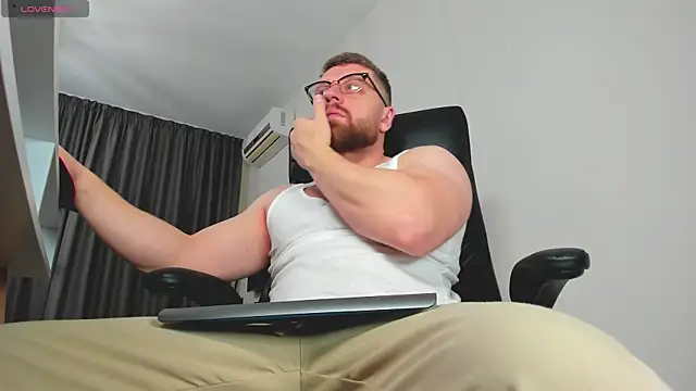 Snapshot of Findom_guy chatting on February 10, 12:53 pm Findom guy online show from February 10, 12:53 pm