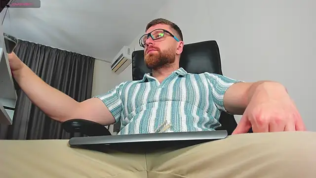 Snapshot of Findom_guy chatting on February 12, 12:55 pm Findom guy online show from February 12, 12:55 pm