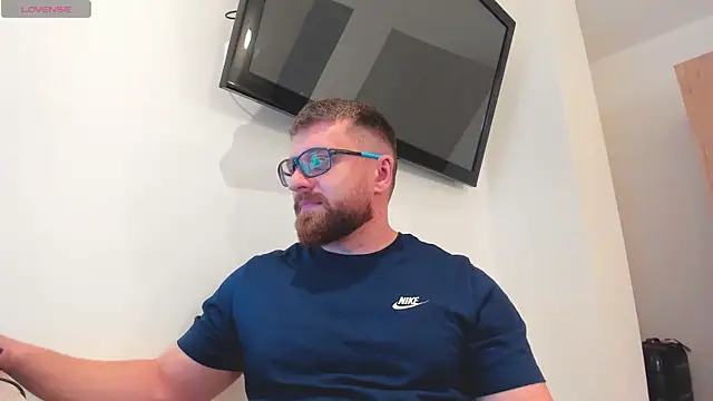 Snapshot of Findom_guy chatting on February 20, 9:37 pm Findom guy online show from February 20, 9:37 pm