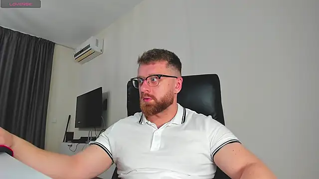 Snapshot of Findom_guy chatting on March 4, 10:21 am Findom guy online show from March 4, 10:21 am